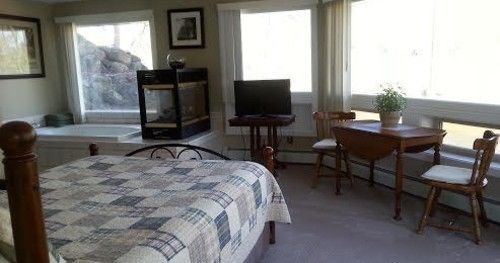 Stone Waters Inn Bellaire Extérieur photo