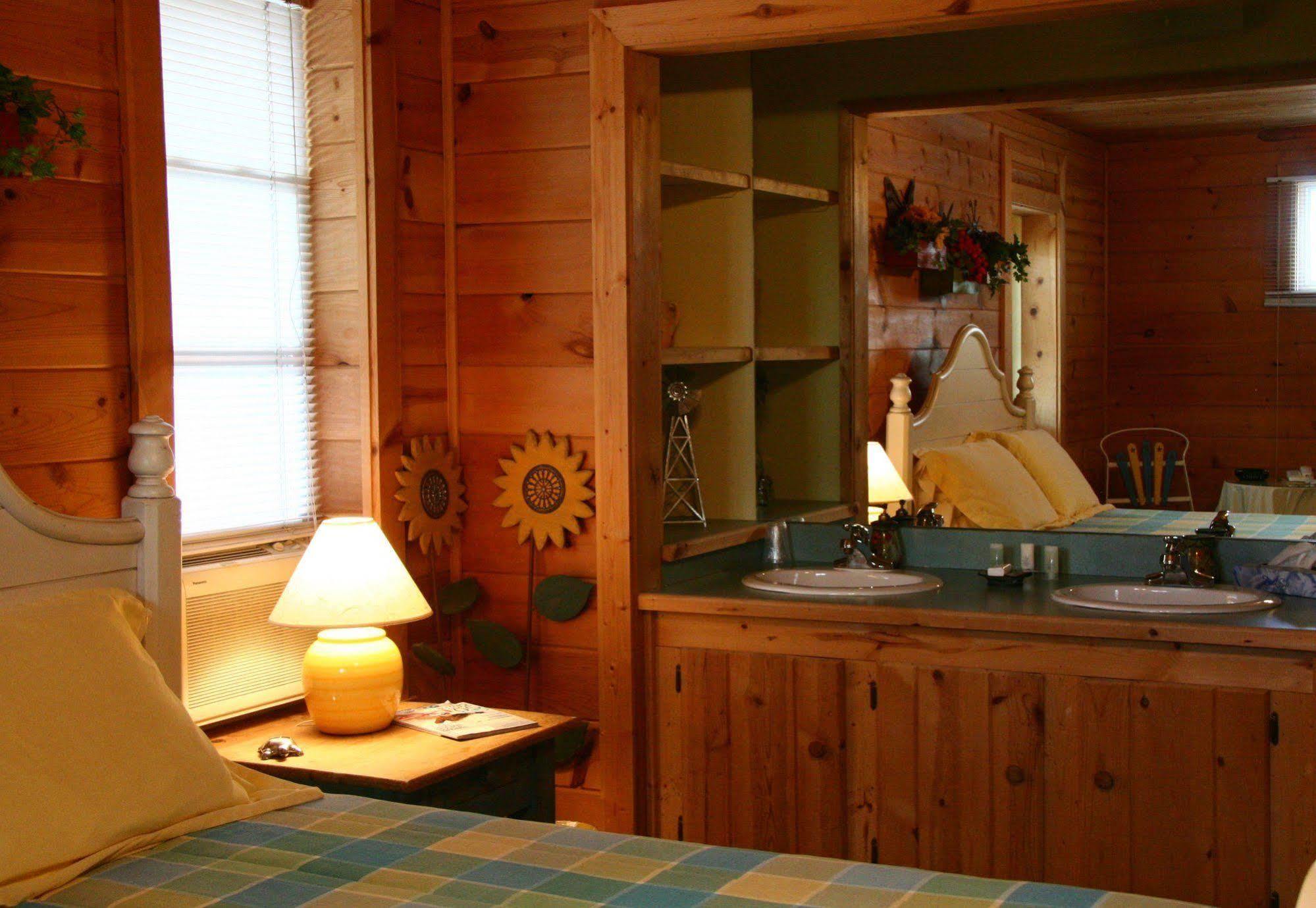 Stone Waters Inn Bellaire Extérieur photo